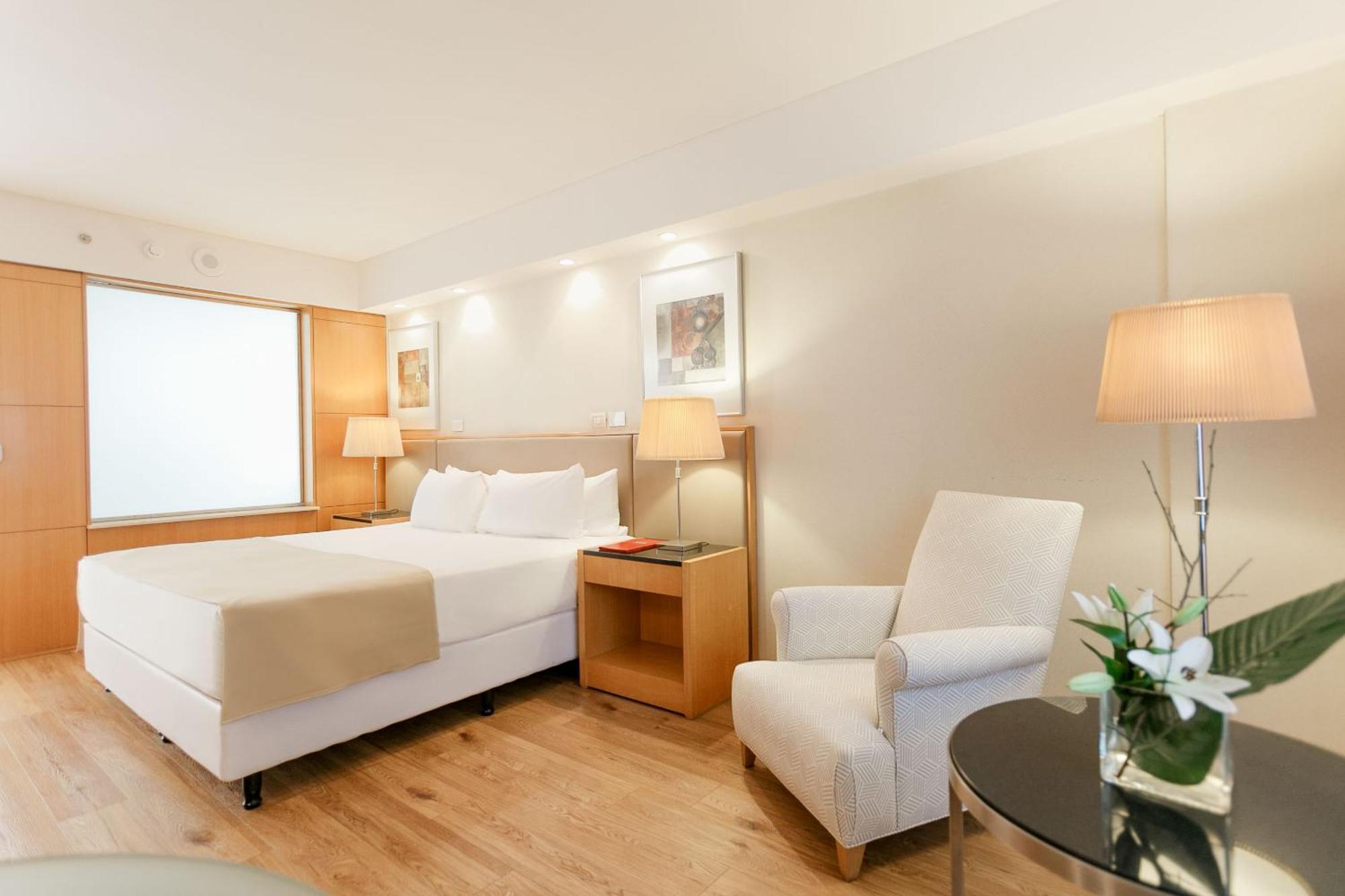 Doubletree By Hilton Buenos Aires Hotel Exterior photo A room at the hotel